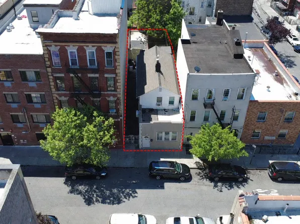 742 E 214th St, Bronx, NY 10467