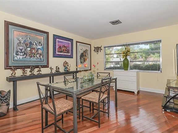 3rd image of 2518 Gulf Gate Dr
