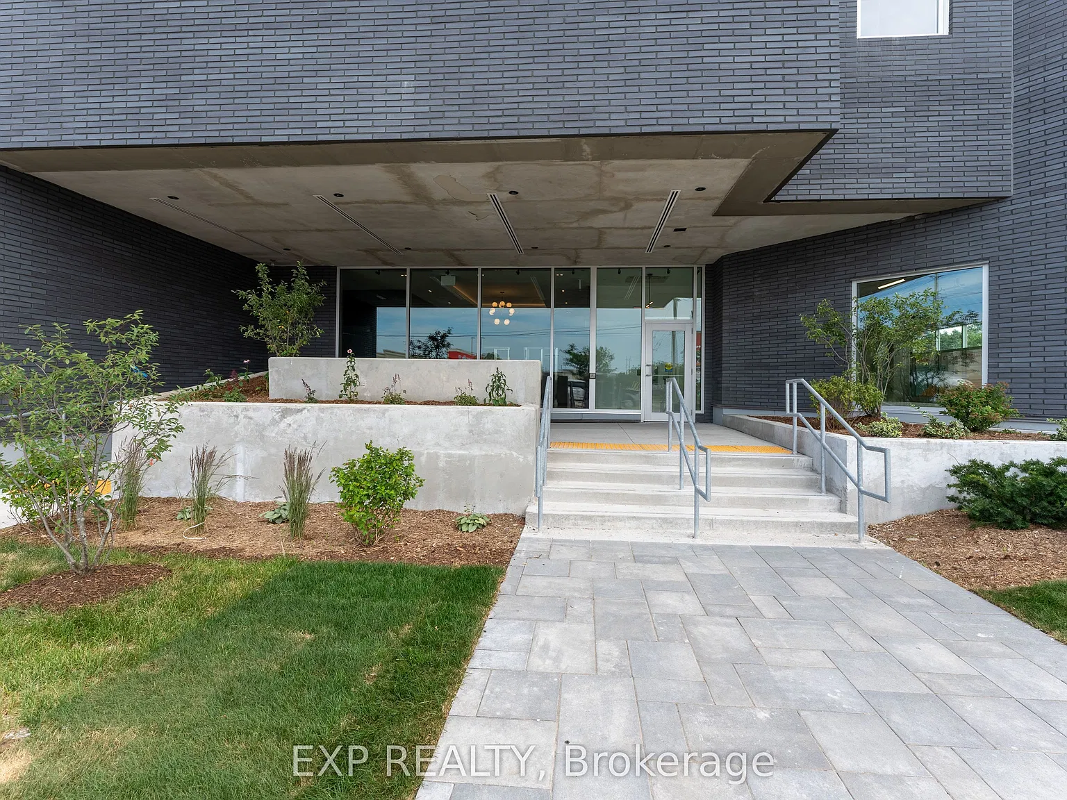 2 bed, $1,950 — Photo 2