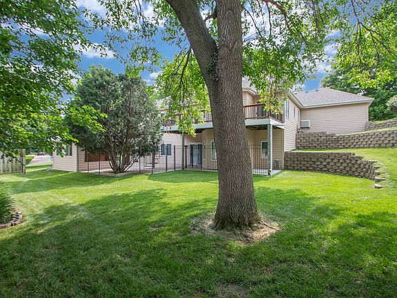 4th image of 4300 Manor Cir