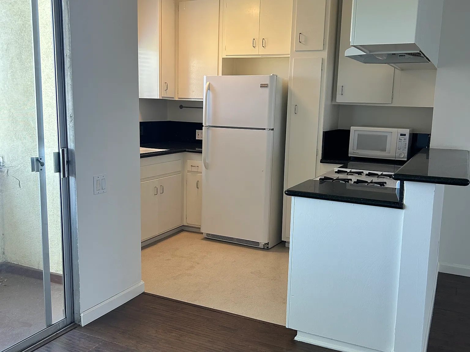 2 bed, 1050 sqft, $2,895 — Photo 3
