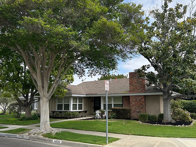 14592 Acacia Dr — Photo 2