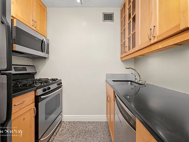 30 W 63rd St #6T — Photo 4