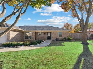 7 Rogers Cir, Krum, TX 76249