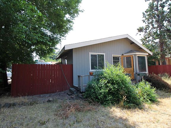 2nd image of 517 SE Woodland Blvd