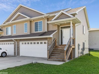203 Sierra Park Dr, Hills, IA, 52235