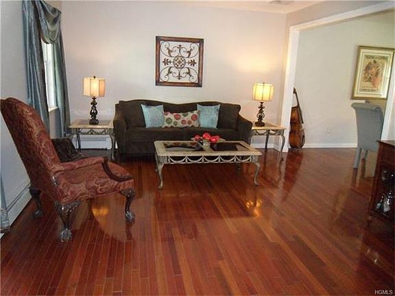 3rd image of 80 Winchester Dr
