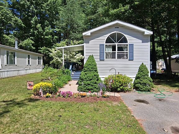 4th image of 64 Maple Dr