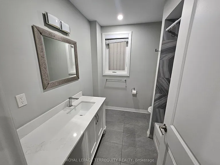 3392 Lake Shore Blvd W — Photo 11