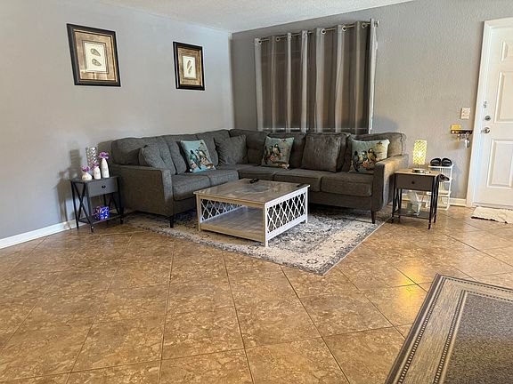 4th image of 376 Saxony Way #H
