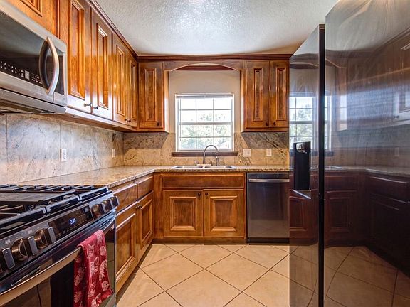 3rd image of 1006 Kress St
