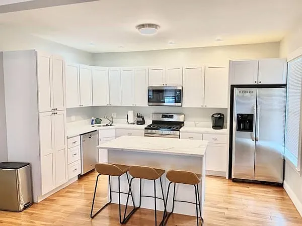 3 bed, 1131 sqft, $4,200 — Photo 2