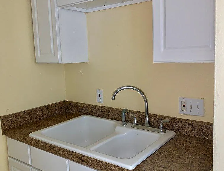 Envoy Apartments — Photo 8
