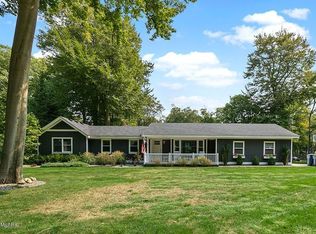 1371 Edgewood Dr, Holland, MI 49424