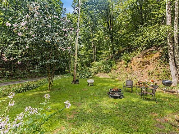 3rd image of 415 Stone Mountain Rd