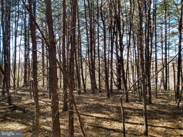 206 Wagon Trl, Berkeley Springs, WV 25411