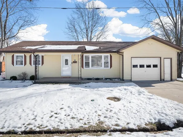 606 1st St, Warrenton, MO 63383