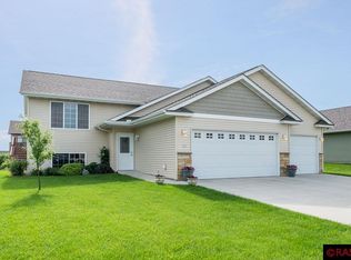 125 Timberwolf Ct, Mankato, MN 56001