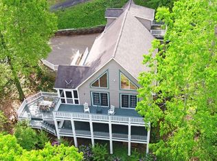 26 Chatuge Cove Ln, Hayesville, NC 28904
