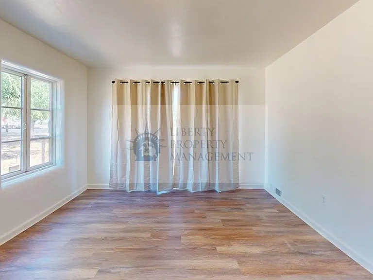 1725 W F St — Photo 19