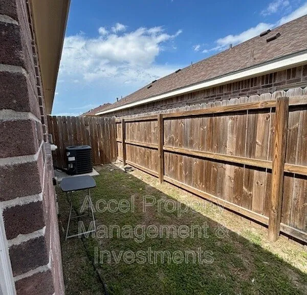 1012 W La Pointe Ave #1 — Photo 16