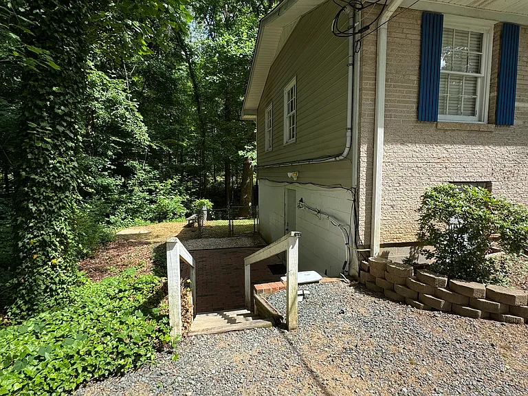 8718 Rollingwood Rd #B — Photo 2