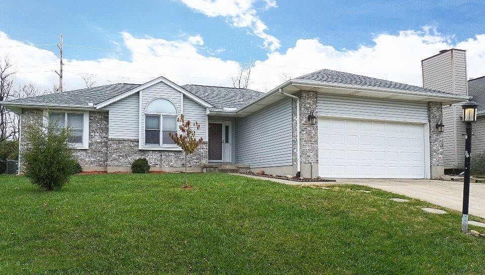 1st image of 15 Thornhill Dr
