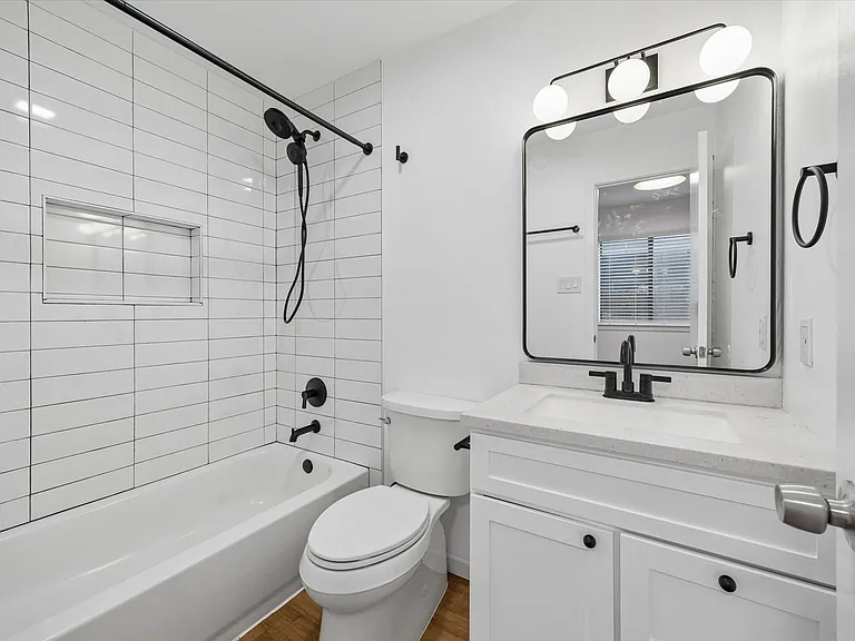 1214 Baylor St #103 — Photo 11