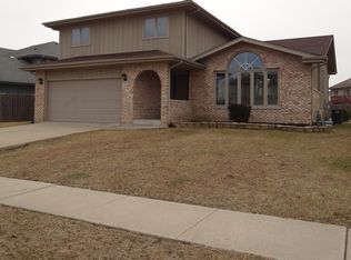 983 Princeton Dr, Romeoville, IL 60446