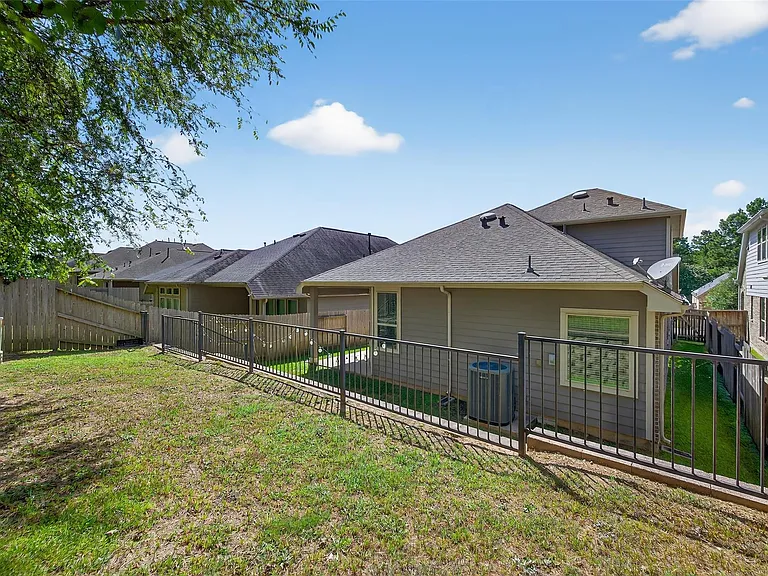 146 Kinnerly Peak Pl — Photo 35