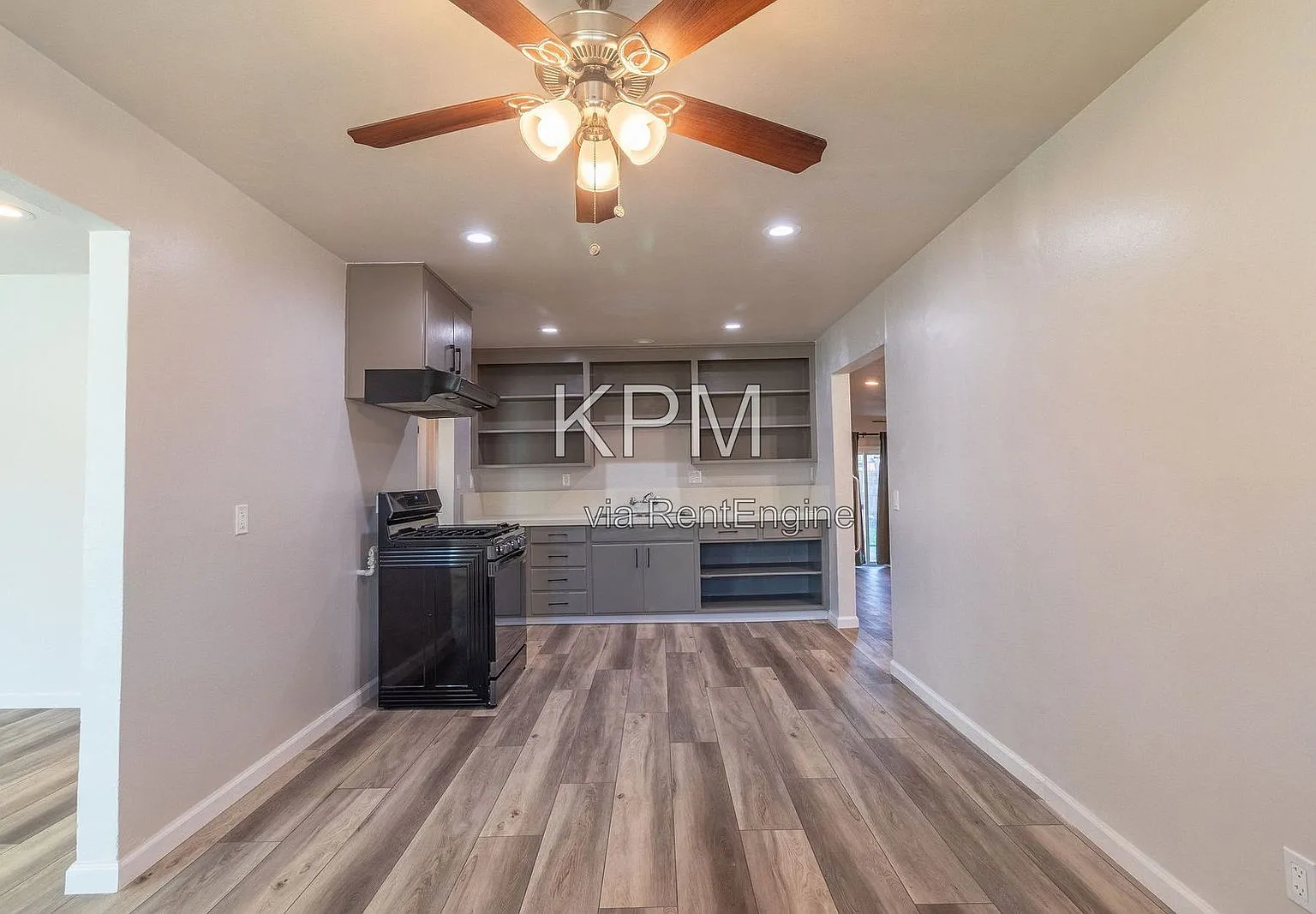 3 bed, 1.5 bath, 1050 sqft, $2,100 — Photo 4