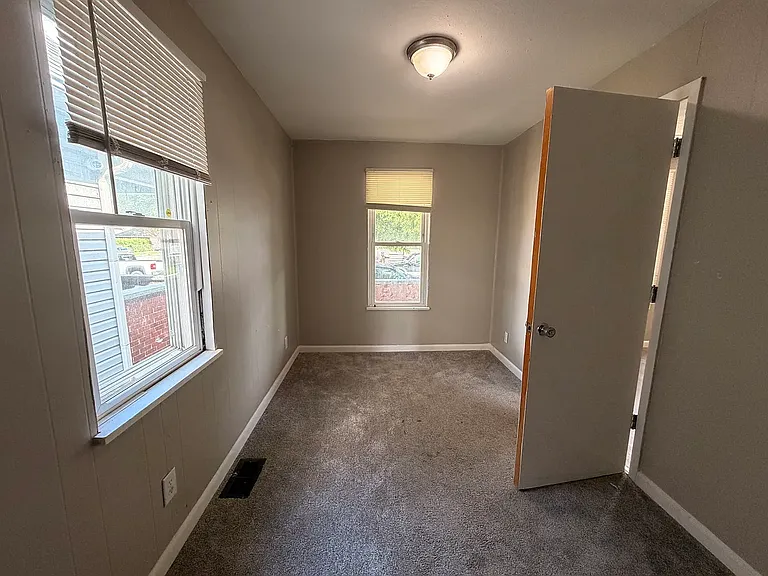 2351 Valentine St — Photo 11
