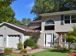 21 Indian Trail Rd, Macomb, IL 61455