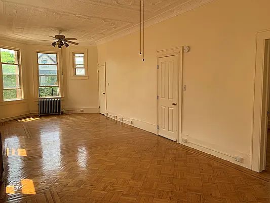 2nd image of 715 E 4th St #2