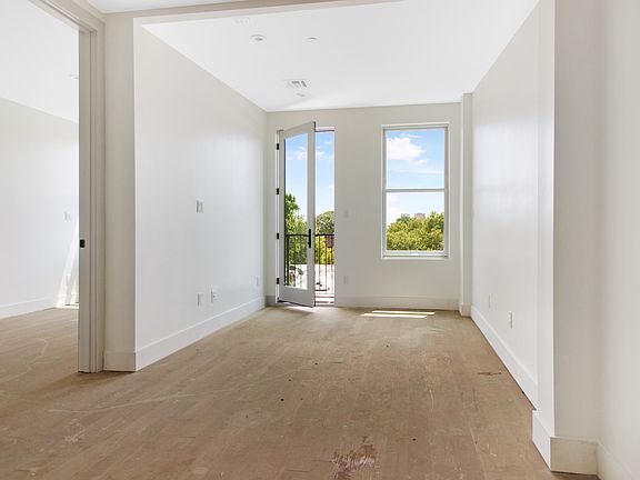 3rd image of 924 Myrtle Ave #7A