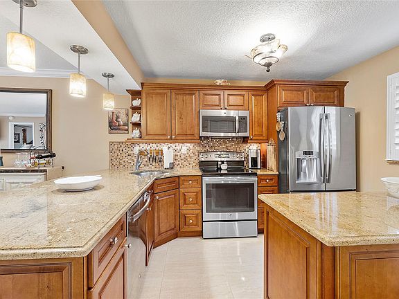 5th image of 5900 NE 7th Avenue #104S