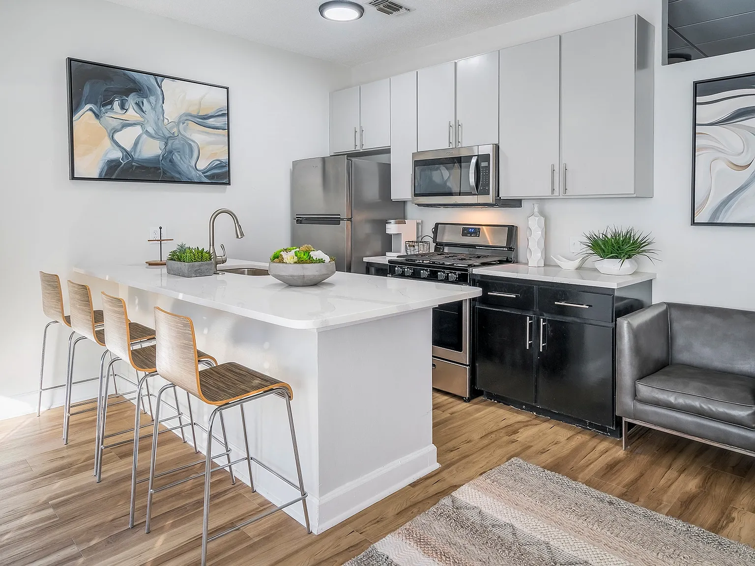 Iris Luxury Apartments — Photo 2