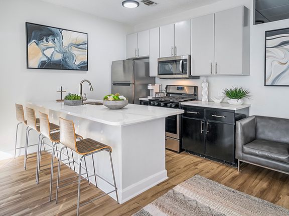2nd image of 810 Washington Ave APT 612