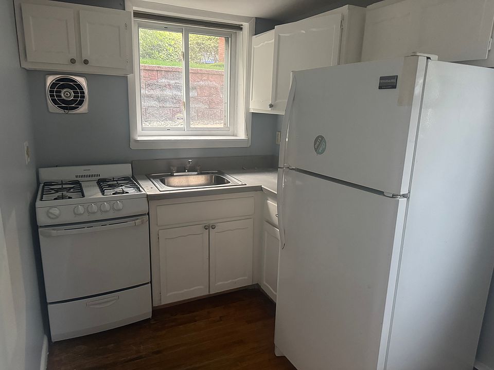 1st image of 482 Joralemon St APT C1