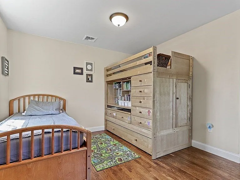 214 Shaw St — Photo 20
