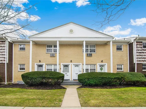 3606 Wilshire Lane #F6, Oakdale, NY 11769