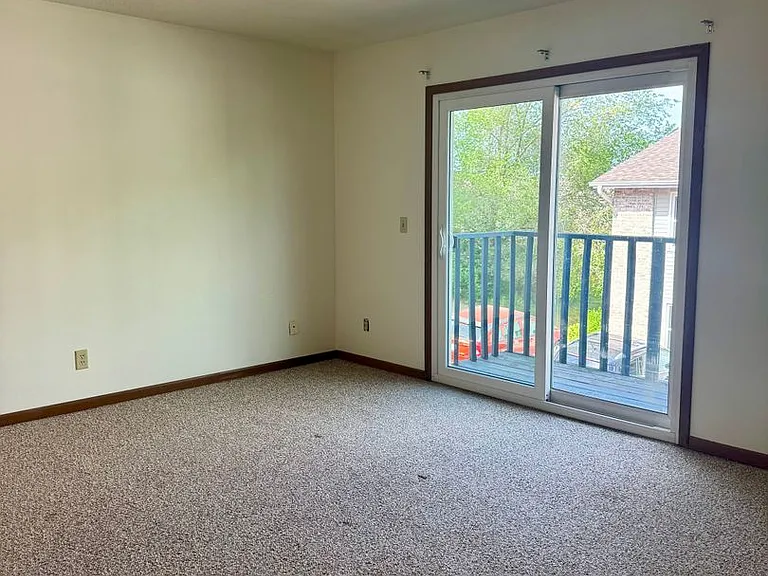 927 Briar Ln — Photo 35