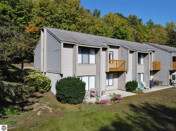 11255 E Fort Rd APT D1, Suttons Bay, MI 49682