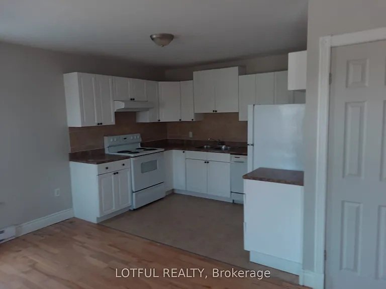 2084 Dundas St #3 — Photo 6