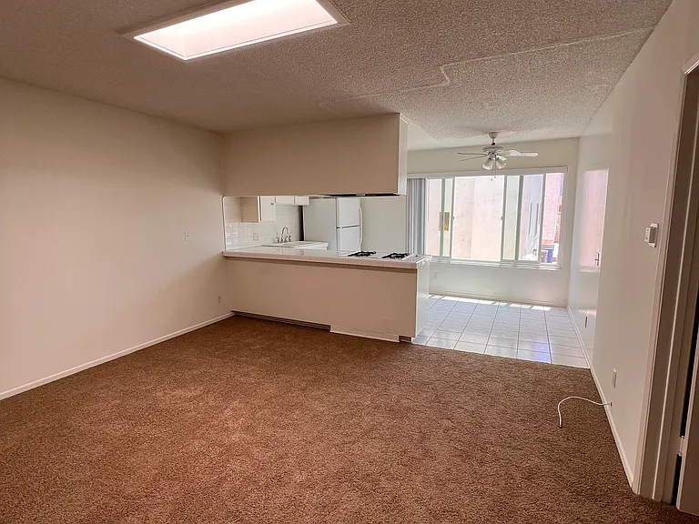 525 N Francisca Ave #11 — Photo 4