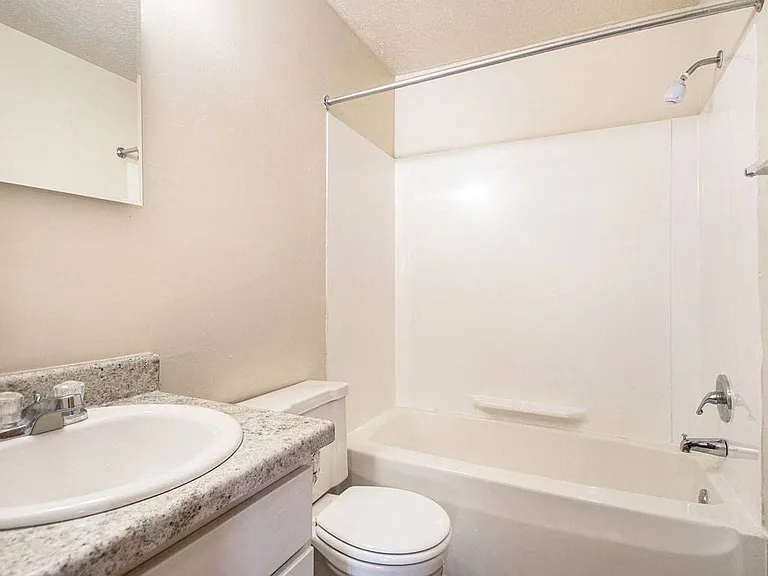Hickory Village Apartments — Photo 20