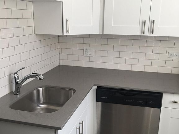2nd image of 715 W Cornelia Ave #1