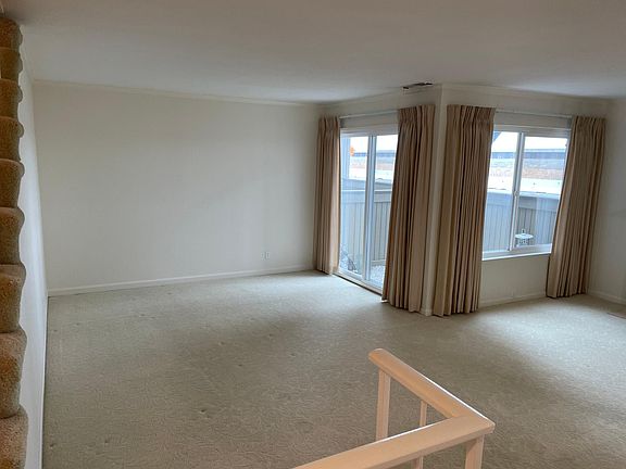 4th image of 1563 Beach Park Blvd