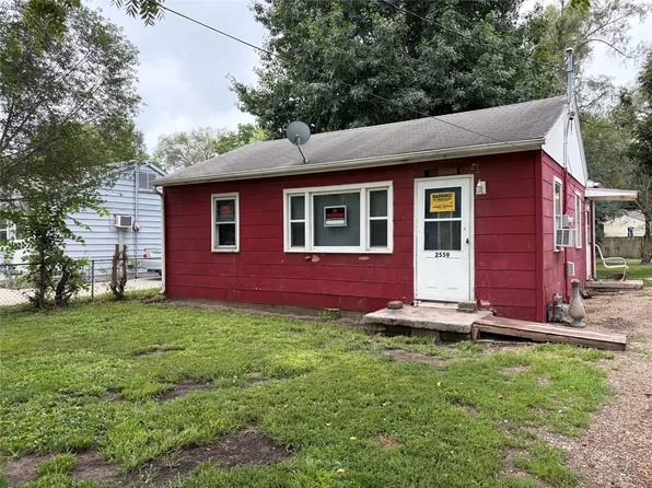 2559 Maury St, Des Moines, IA 50317