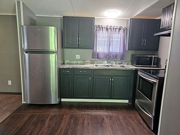 2nd image of 128 Railroad Ave